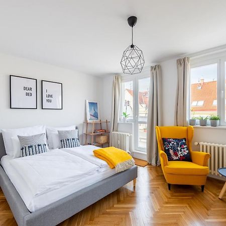Bright Charming Apt With Terrace, Parking & Airco. Prague Luaran gambar