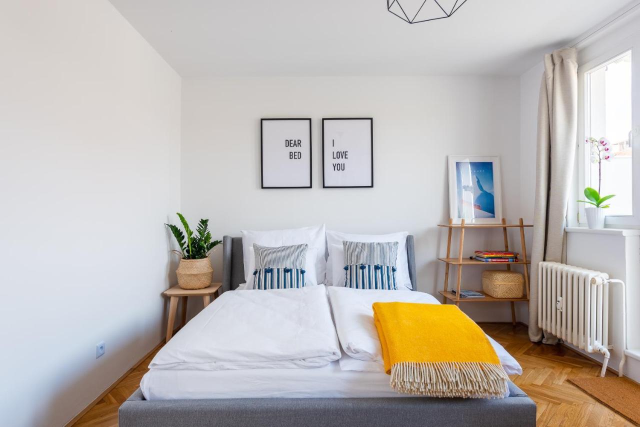 Bright Charming Apt With Terrace, Parking & Airco. Prague Luaran gambar