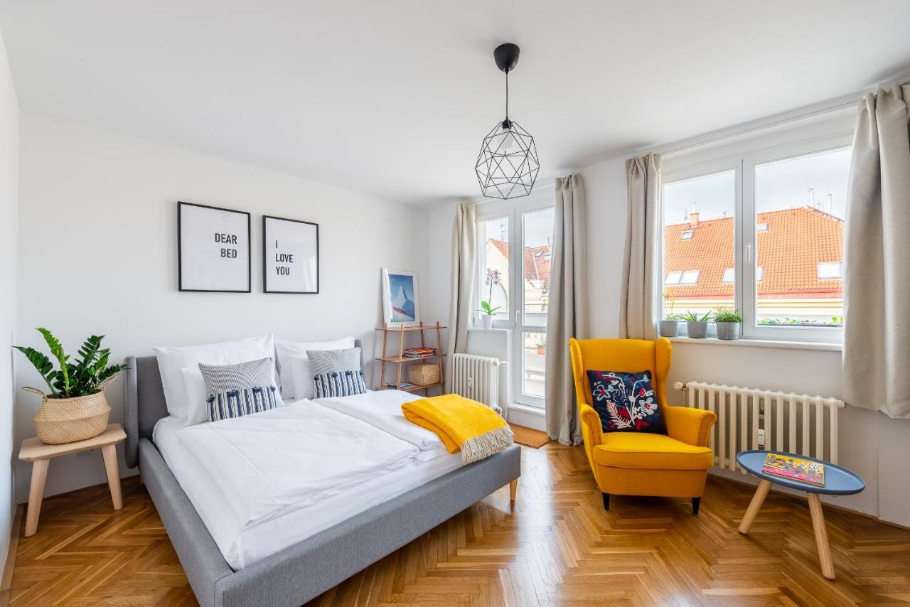 Bright Charming Apt With Terrace, Parking & Airco. Prague Luaran gambar