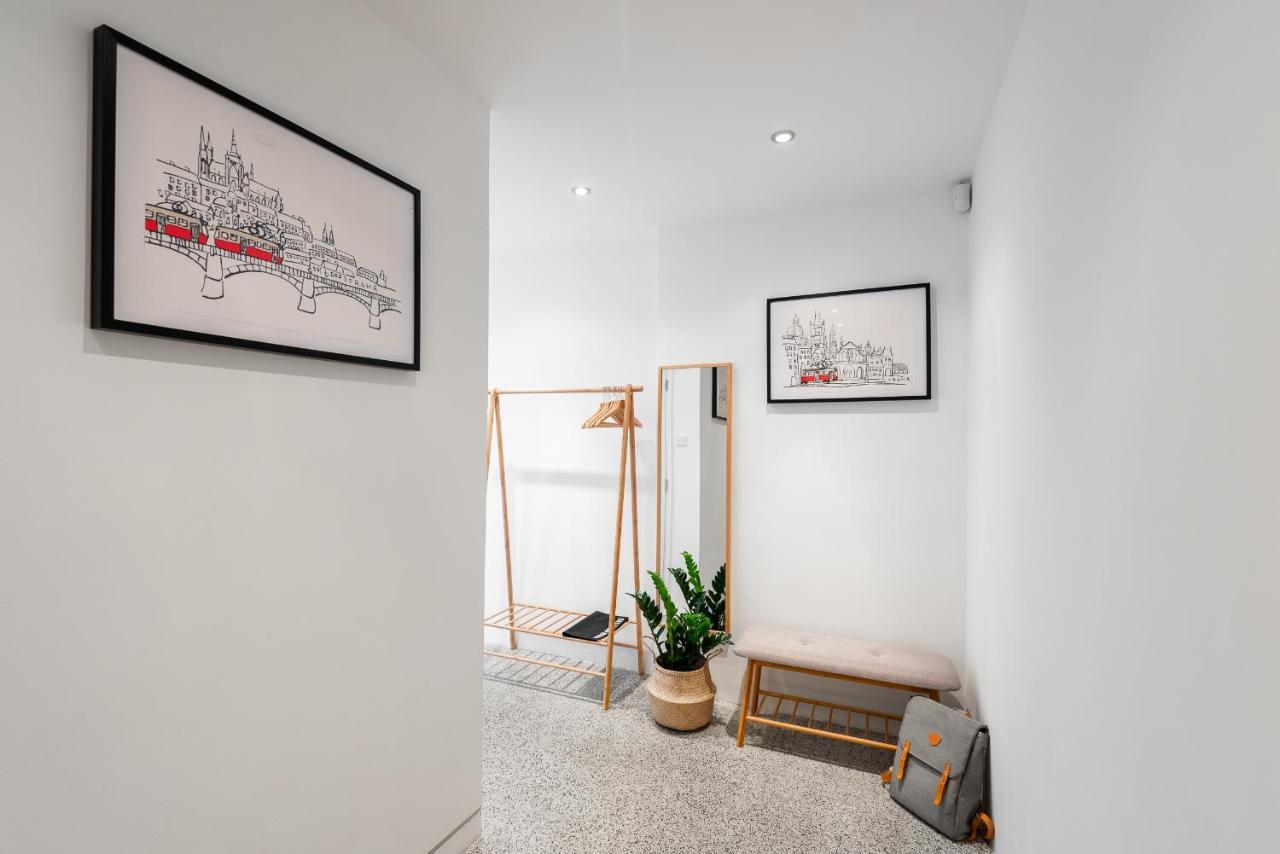 Bright Charming Apt With Terrace, Parking & Airco. Prague Luaran gambar