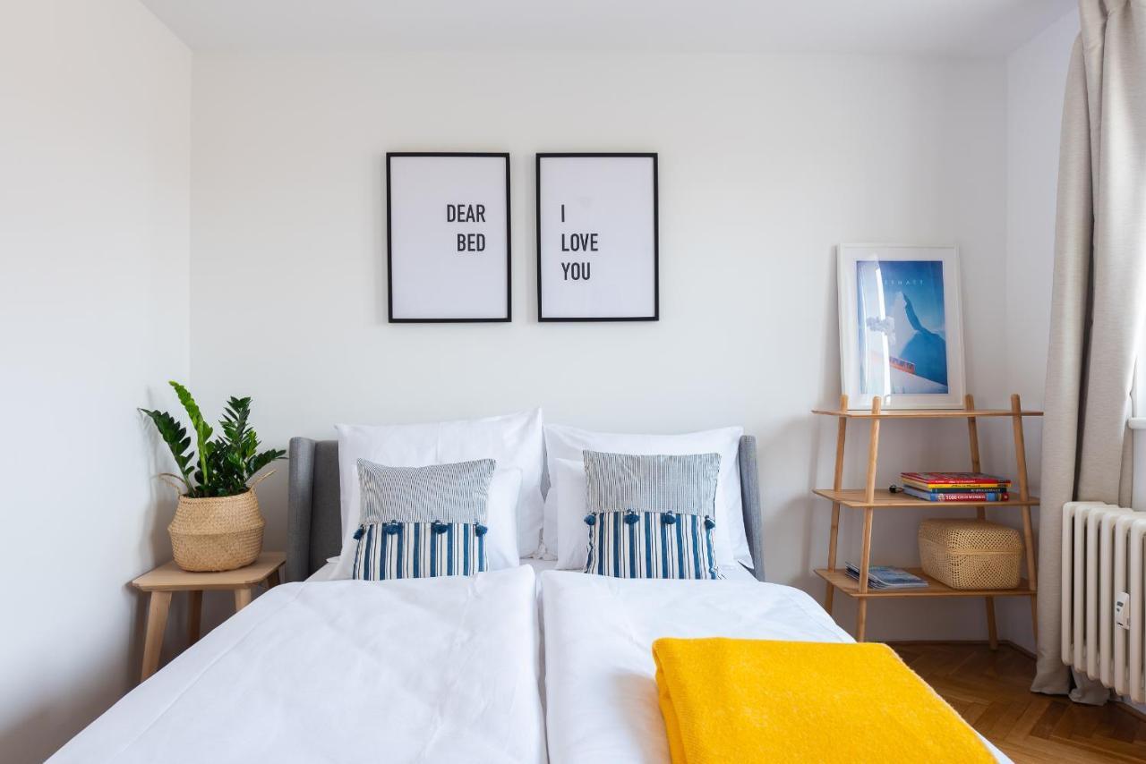 Bright Charming Apt With Terrace, Parking & Airco. Prague Luaran gambar