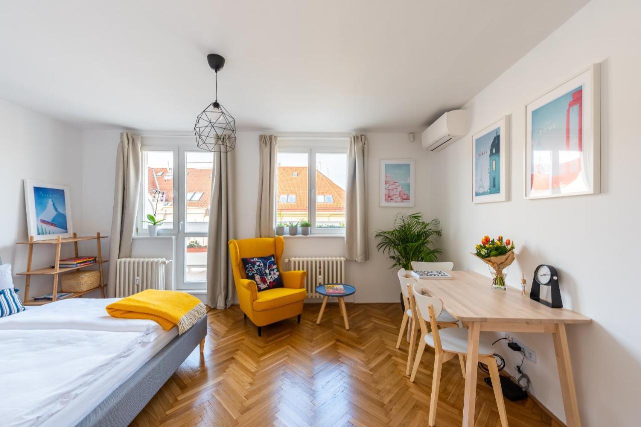 Bright Charming Apt With Terrace, Parking & Airco. Prague Luaran gambar
